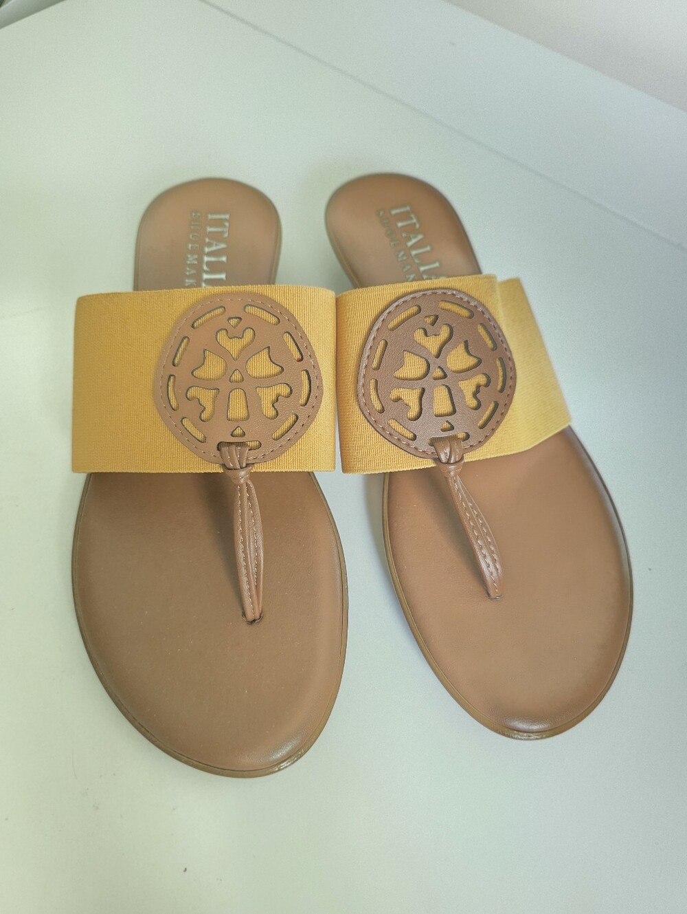 ITALIAN Shoemakers Women's Thong Sandal. Size 7